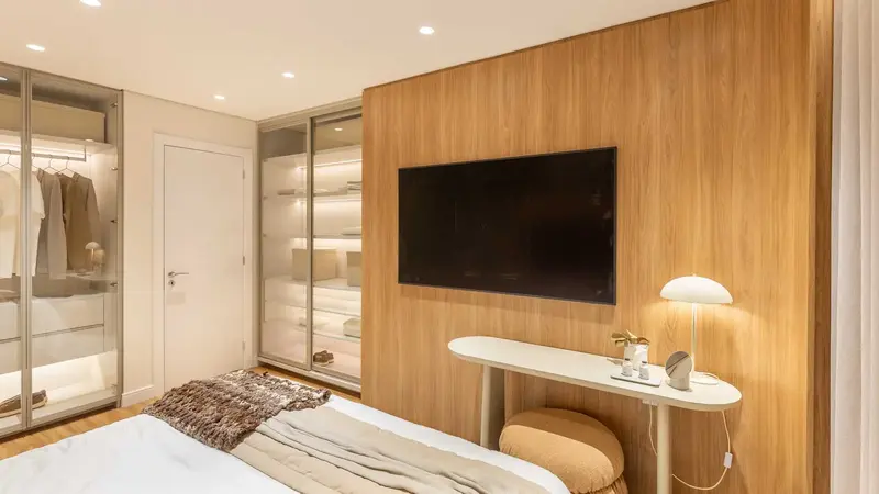 Suíte principal com closet e TV, Mont'Serrat, Porto Alegre